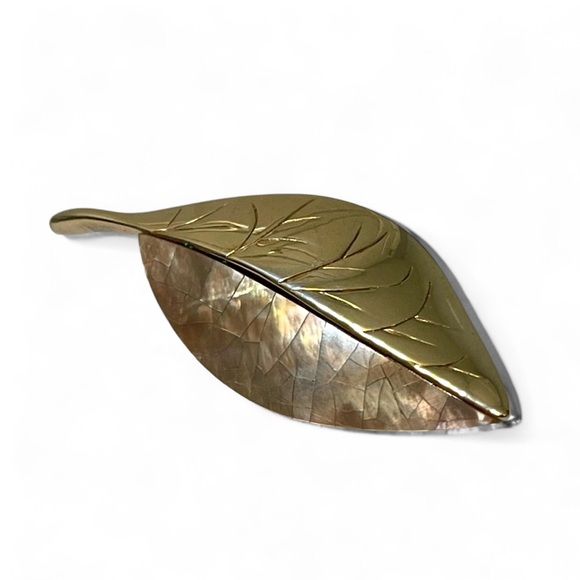 ❤️ Vintage Liz Claiborne Gold Tone and Pearl Leaf Brooch - Picture 5 of 5